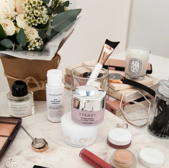 Makeup. - Picture 3 of 5